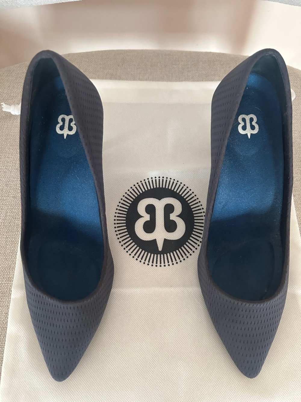 Betabrand Navy Pointed-Toe Women’s Pumps